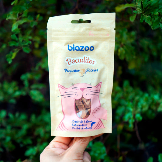 BIAZOO GATO BOCADITOS DADOS DE SALMON 50 GRS